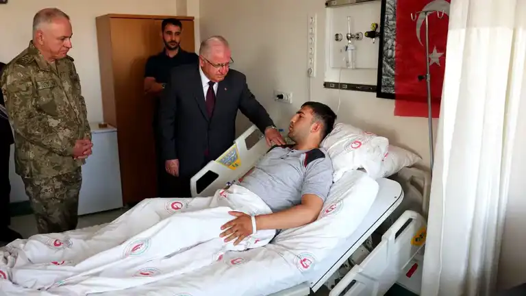 Güler, Metan Gazından Zehirlenen Askerleri Ziyaret Etti