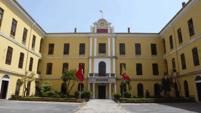 Galatasaray Lisesi’ne